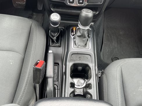 Used 2022 Jeep Wrangler Willys image 27