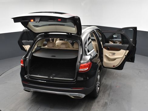 Used 2018 Mercedes-Benz GLC 300 4MATIC image 27