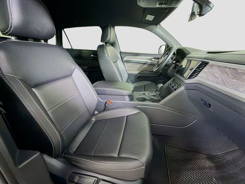 Used 2021 Volkswagen Atlas Cross Sport SE image 31