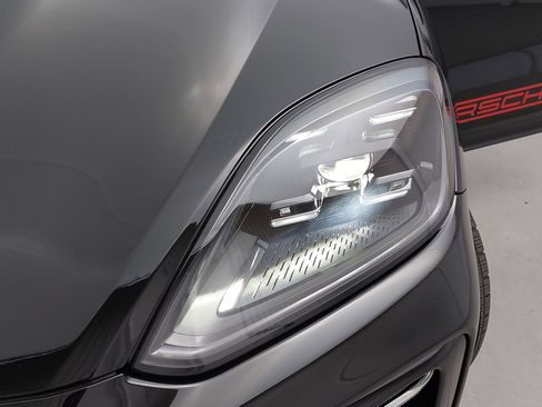 Used 2026 Porsche Cayenne Coupe image 32