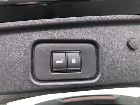 New 2025 Nissan Pathfinder SV image 18