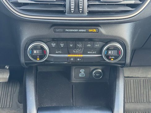 Used 2021 Ford Escape SE image 16