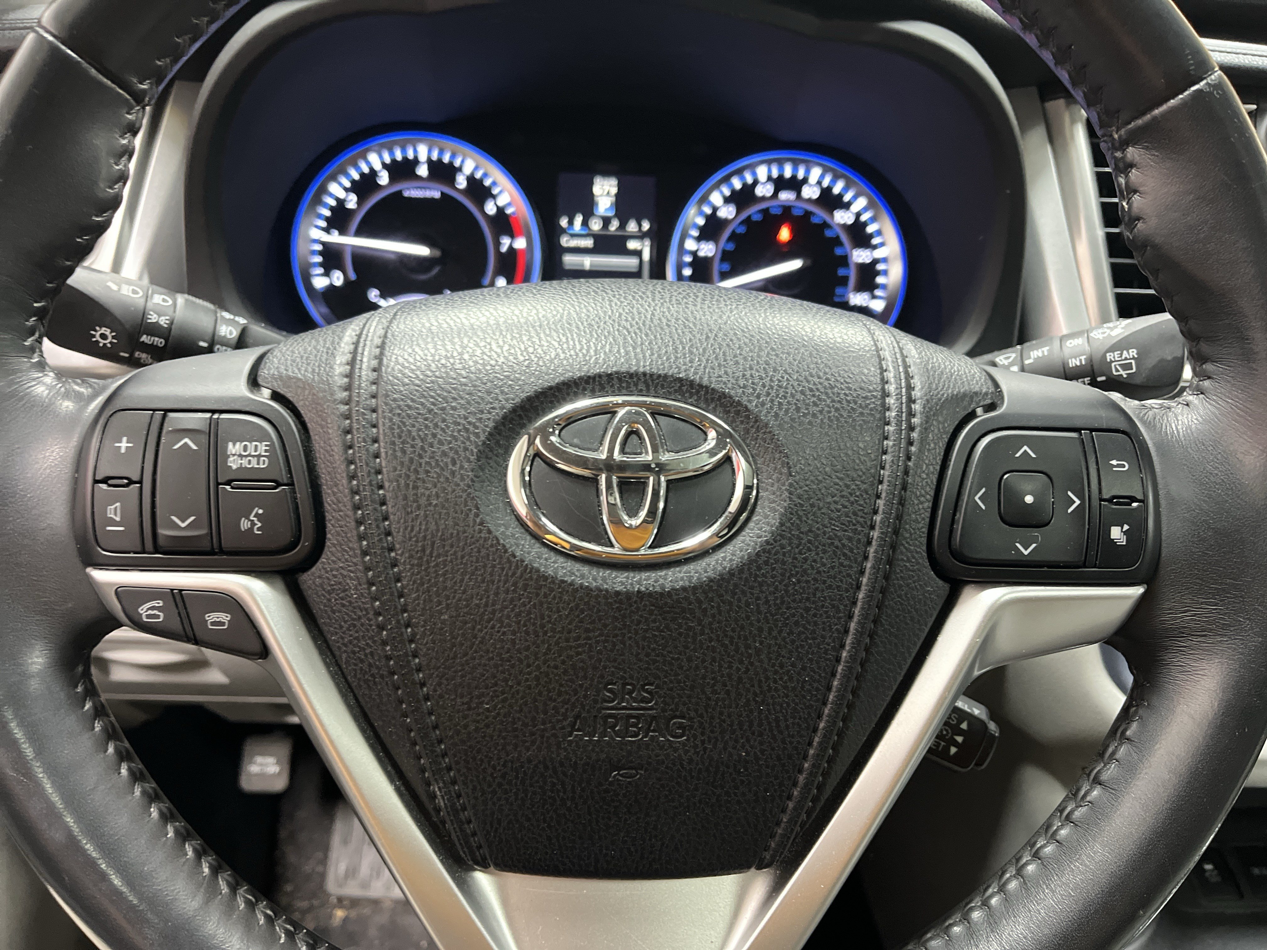Used 2014 Toyota Highlander XLE AWD/4WD image 7