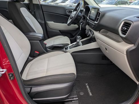 Used 2023 Hyundai Venue SEL image 23