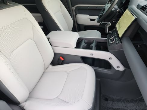 New 2026 Land Rover Defender 110 X-Dynamic SE image 14