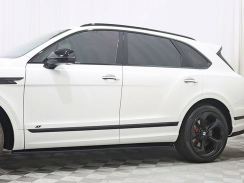 Used 2023 Bentley Bentayga AWD/4WD image 3