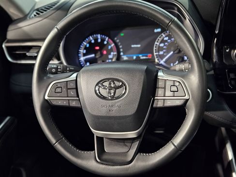 Used 2024 Toyota Highlander XLE image 27