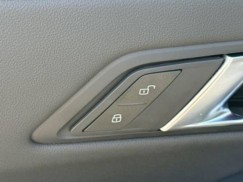 Used 2025 BMW 330i xDrive Sedan AWD/4WD image 21
