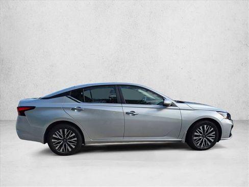 Used 2023 Nissan Altima 2.5 SV w/ SV Premium Package AWD/4WD image 4