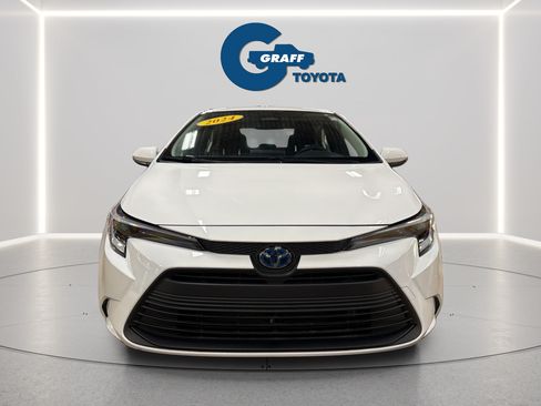 Used 2024 Toyota Corolla LE AWD/4WD image 3