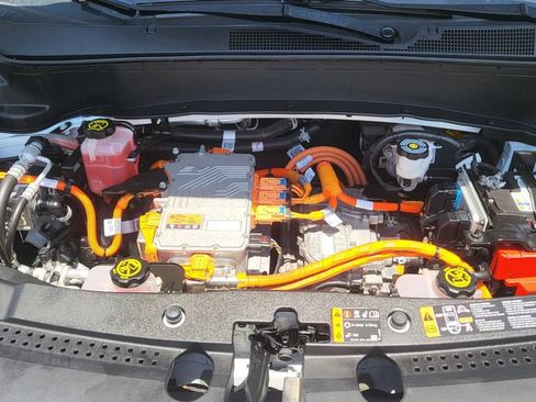 Used 2023 Chevrolet Bolt EUV LT FWD image 39