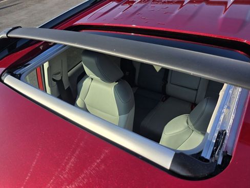 Used 2025 Toyota RAV4 XLE Premium image 40