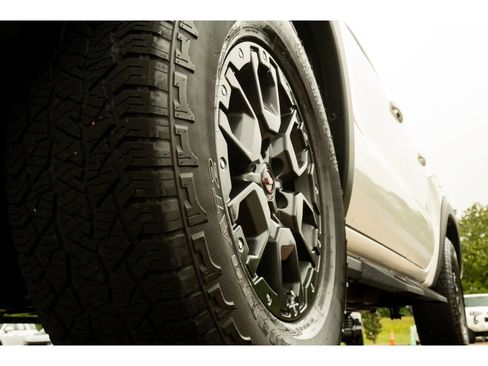 Used 2023 Nissan Frontier PRO-4X w/ Pro-4X Premium Package AWD/4WD image 9