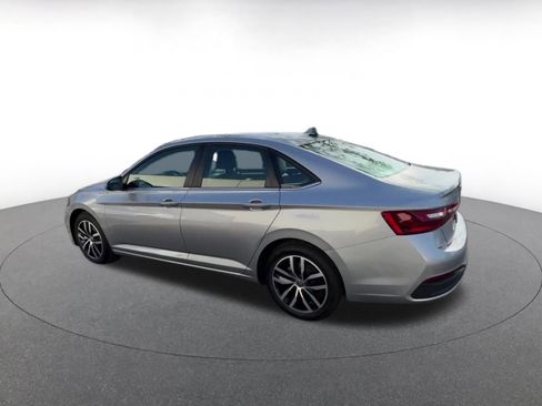 Used 2025 Volkswagen Jetta SE image 10