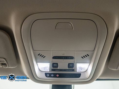 Used 2020 GMC Acadia Denali w/ Denali Ultimate Package image 27