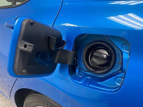 Used 2021 Nissan Versa SV image 13