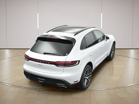 Certified 2026 Porsche Macan AWD/4WD image 36