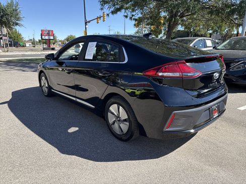 Used 2022 Hyundai Ioniq SE FWD image 5