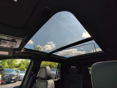 Used 2021 GMC Yukon SLT w/ SLT Premium Package image 29