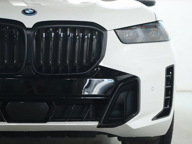 Used 2026 BMW X5 xDrive50e w/ M Sport Package AWD/4WD image 8