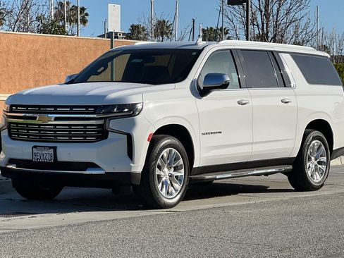 Used 2023 Chevrolet Suburban Premier image 8