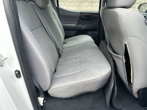 Used 2017 Toyota Tacoma SR image 15