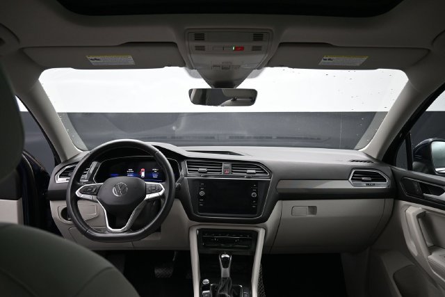 Used 2023 Volkswagen Tiguan SE w/ Panoramic Sunroof Package FWD image 28