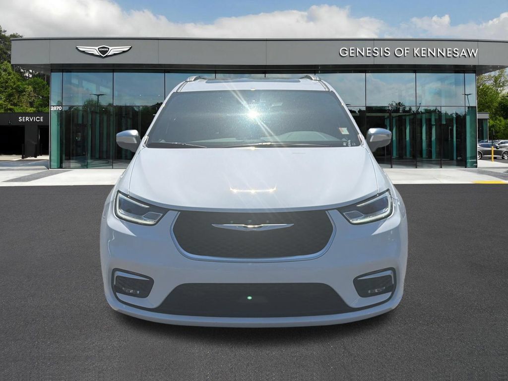 Used 2026 Chrysler Pacifica Pinnacle FWD image 2