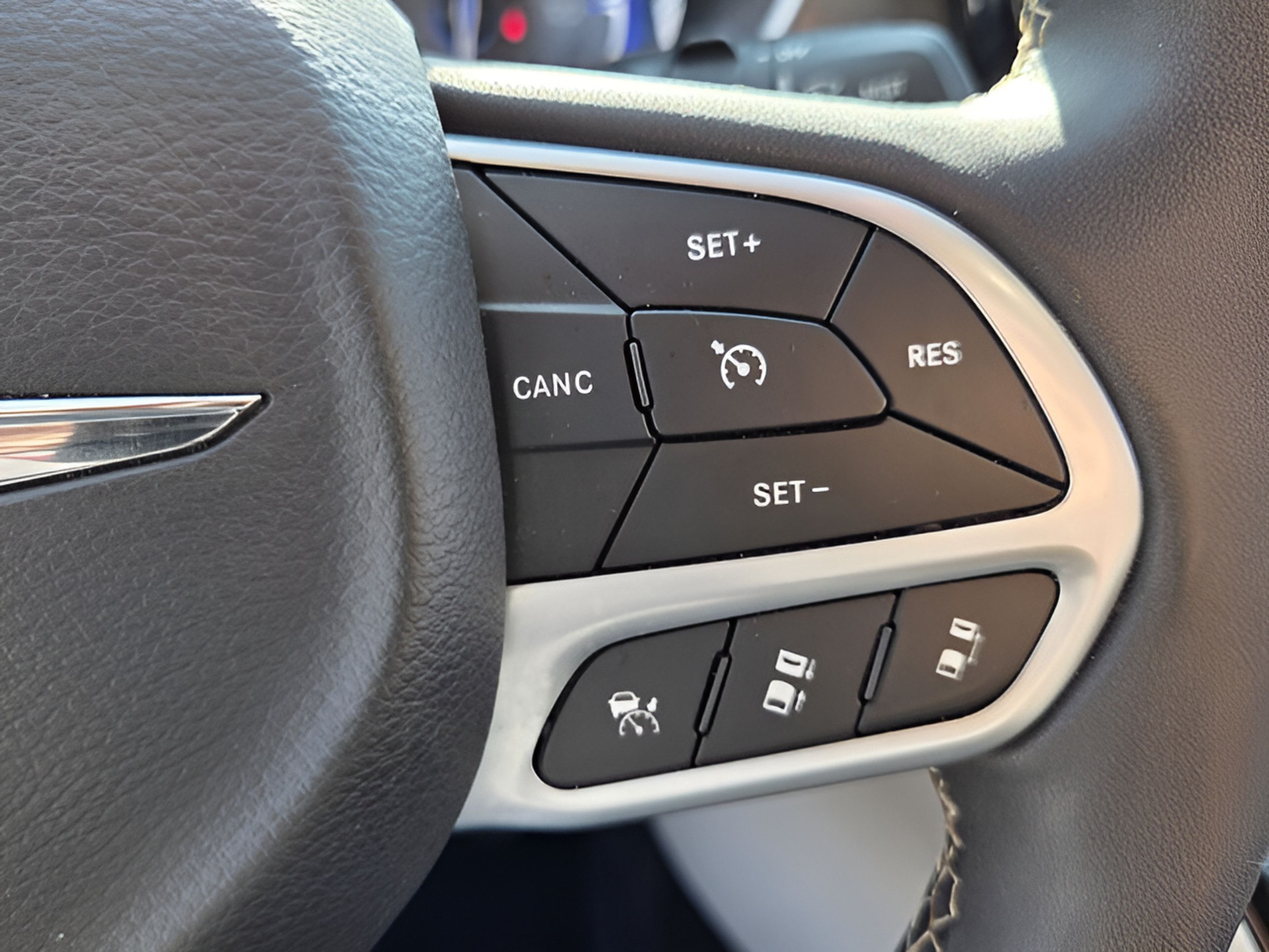 Used 2024 Chrysler Pacifica Touring-L FWD image 28