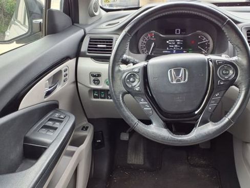 Used 2016 Honda Pilot Touring image 22