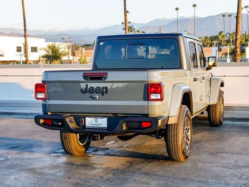 New 2025 Jeep Gladiator Sport image 9