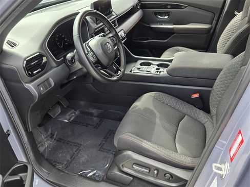 Certified 2025 Honda Pilot Sport image 11