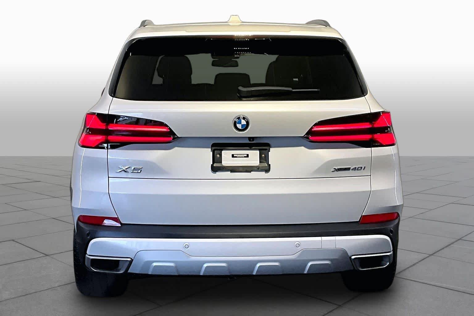 Used 2024 BMW X5 xDrive40i w/ Premium Package AWD/4WD image 5