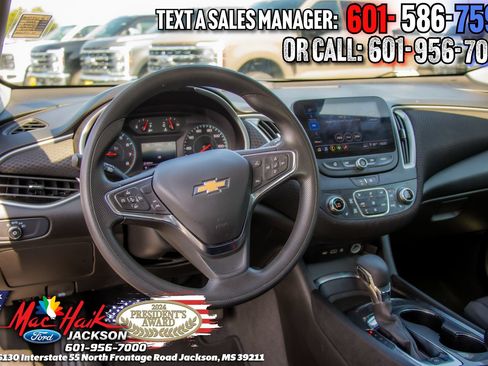 Used 2025 Chevrolet Malibu LT FWD image 5