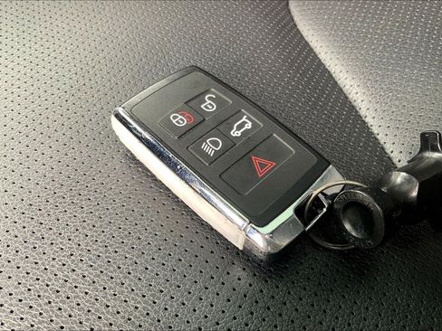 Used 2024 Land Rover Defender 110 X-Dynamic SE image 13