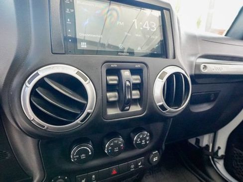 Used 2016 Jeep Wrangler Unlimited Rubicon AWD/4WD image 65