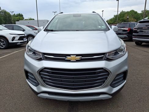 Used 2019 Chevrolet Trax LT w/ LT Convenience Package AWD/4WD image 2