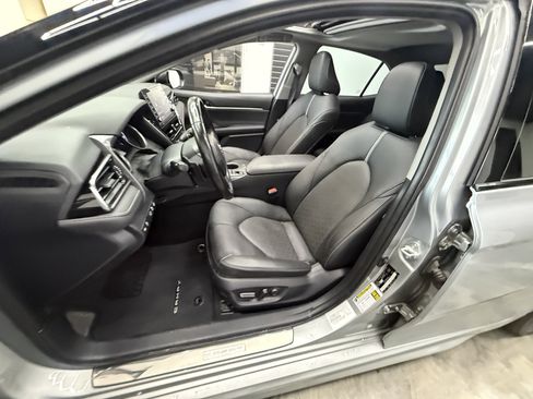 Used 2023 Toyota Camry XSE FWD image 10