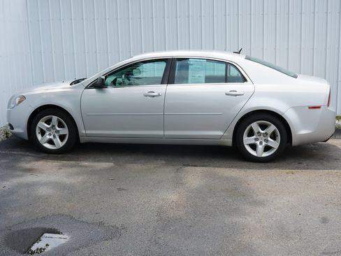 Used 2011 Chevrolet Malibu LS FWD image 3