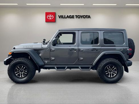 Used 2025 Jeep Wrangler Unlimited Sport AWD/4WD image 2