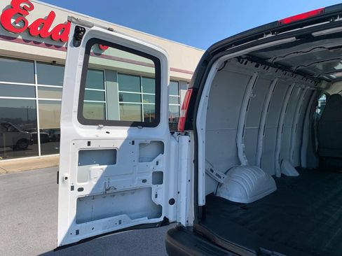 Used 2018 Chevrolet Express 2500 w/ Driver Convenience Package RWD image 31