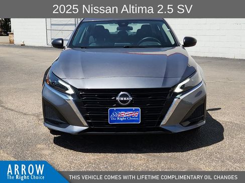 Used 2025 Nissan Altima 2.5 SV FWD image 3