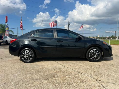 Used 2017 Toyota Corolla LE FWD image 2