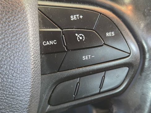 Used 2019 Jeep Cherokee Trailhawk w/ Comfort & Convenience Group AWD/4WD image 36