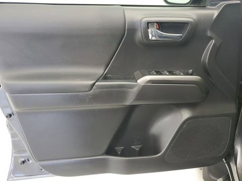 Used 2022 Toyota Tacoma TRD Sport w/ Technology Package image 19