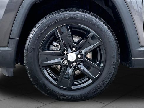 Used 2022 Jeep Compass Latitude FWD image 11