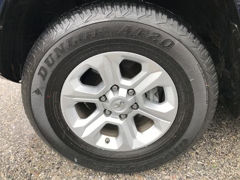Used 2020 Toyota 4Runner SR5 AWD/4WD image 10