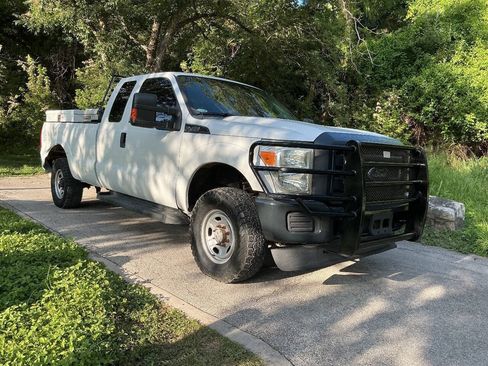 Used 2013 Ford F250 XL w/ PWR Equipment Group AWD/4WD image 2
