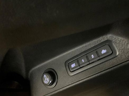 Used 2023 Chevrolet Equinox Premier image 32