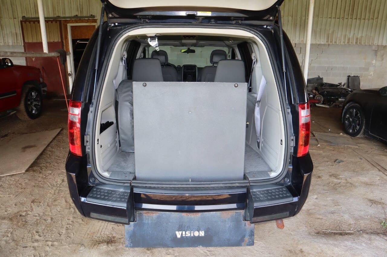 Used 2010 Dodge Grand Caravan SE FWD image 19
